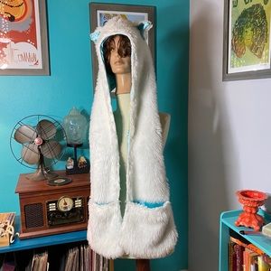 Spirit hood with pockets and secret zipper pocket